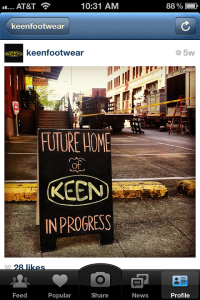 Le fabricants de sacs et des chaussure Keen posté une photo de son futur siège social au milieu de la construction pour satisfaire la curiosité des fans.